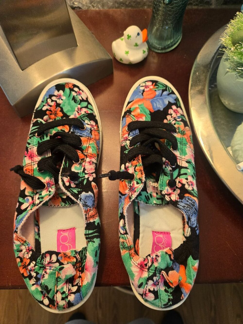 Sugar Floral Lace-Up Sneakers – Size 8.5 🌸